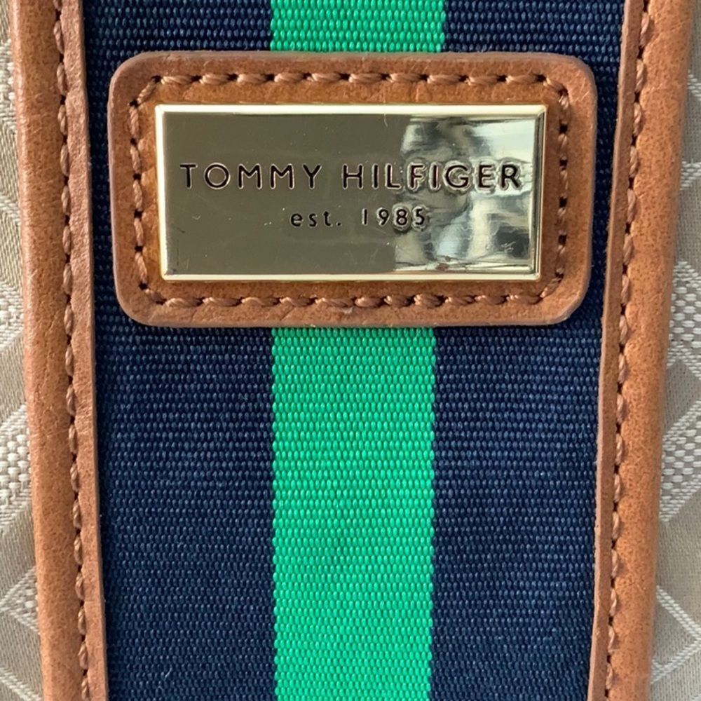 Tommy Hilfiger Crossbody Purse Preowned in Good Shape - Picture 2 of 5